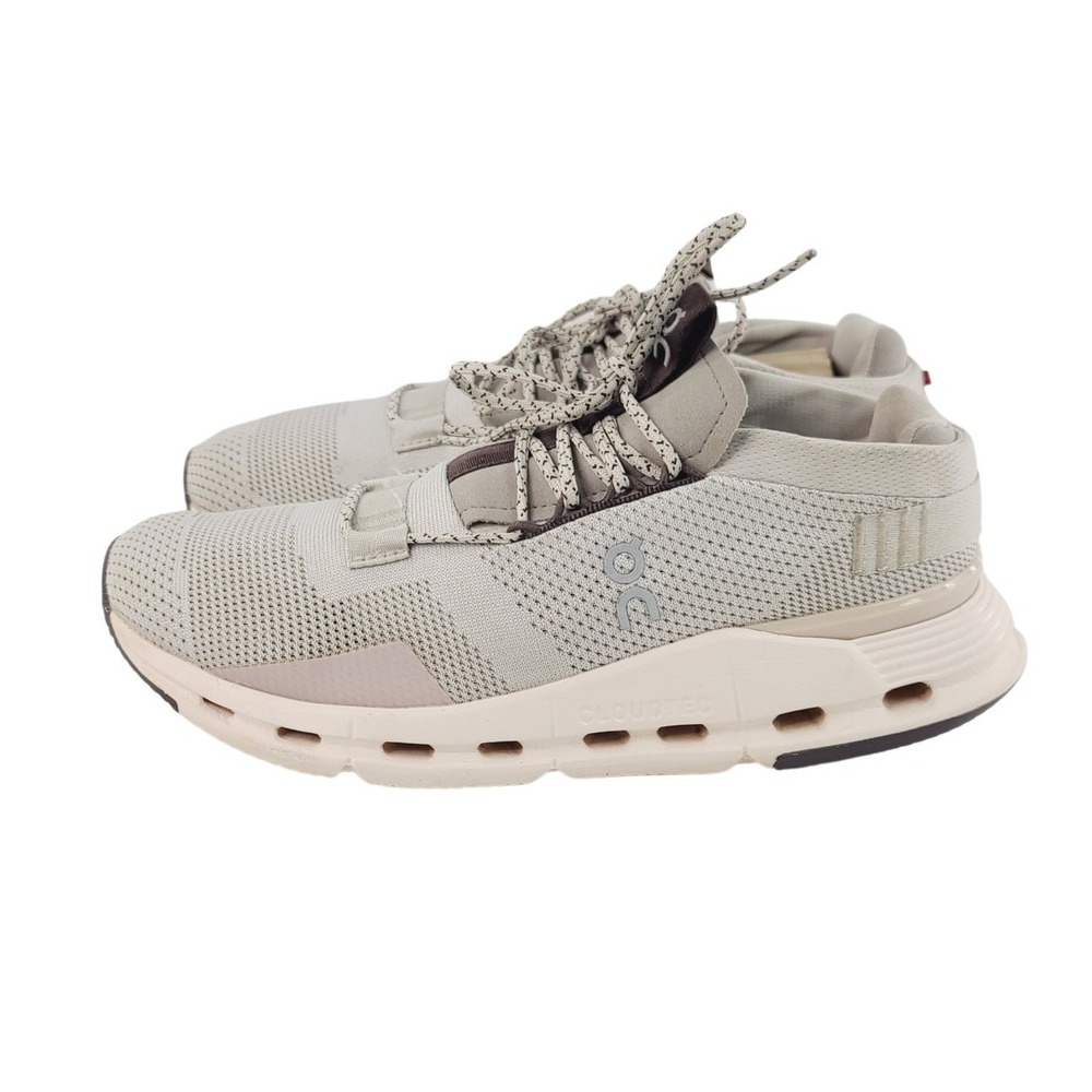 On, Round Toe Athletic / Performance Running Sneakers, Womens, Size W9.5, Beige.